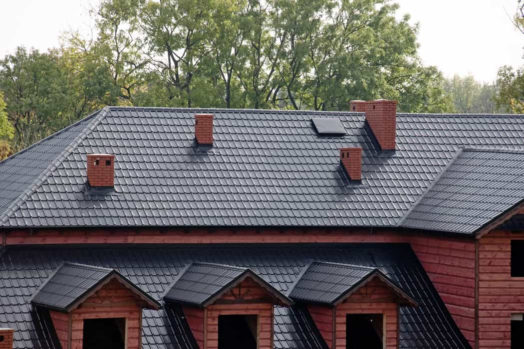 Metal roofing on beautiful new home in Peterborough, ON